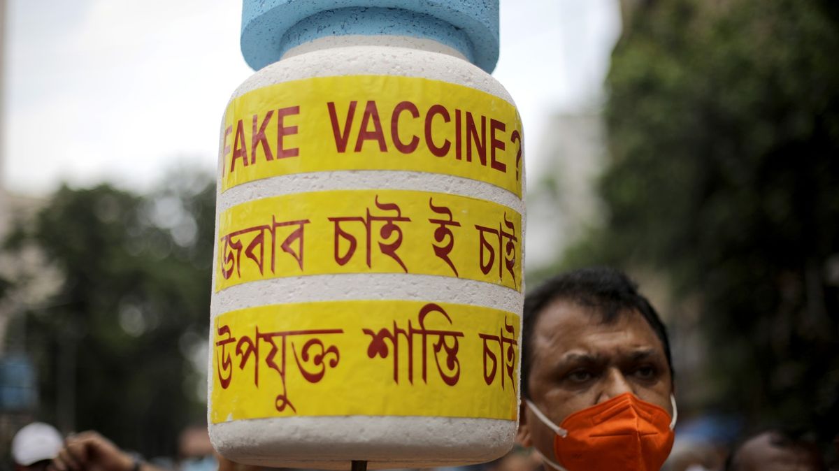 Místo vakcíny dostali jen slanou vodu. Obří očkovací podvod v Indii